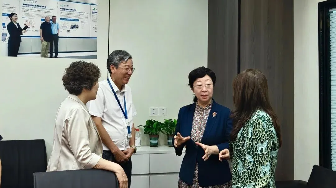 全国人大常委会委员 闫傲霜 访问百洋唐科，调研糖医学临床转化